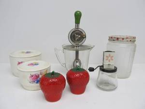 lot 222 image: Group of Vintage Mid Century Kitchen Decor