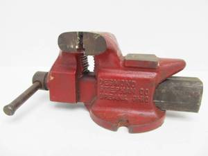 lot 61 image: Vintage SIMPLEX Utility No. 30 Anvil Bench Vise