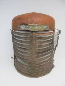 lot 65 image: Vintage 1950s CASE Tractor Grill
