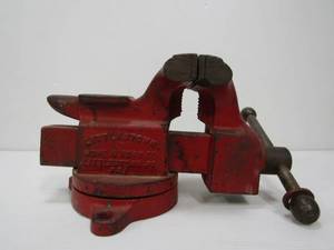lot 245 image: Vintage LITTLESTOWN No. 143 12 Swivel Bench Vise