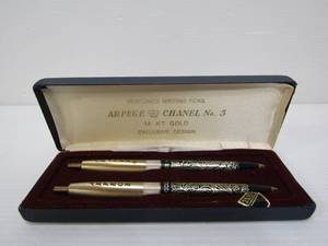 lot 249 image: Vintage CHANEL No. 5 Arpege Writing Pen Set wCase