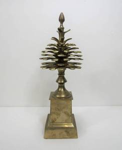 lot 105 image: Large Heavy Solid Brass Pinecone Display Sculpture