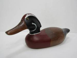 lot 184 image: Nice Vintage Carved & Painted Wood Duck Decoy