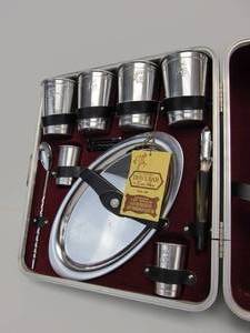 lot 146 image: Mid Century EXECUTAIR Travel Barware Set