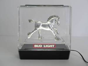 lot 159 image: Excellent Working Vintage BUDWEISER Clydesdale Lighted Beer Sign
