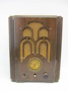 lot 163 image: Vintage ATWATER KENT Model 545 Tube Radio