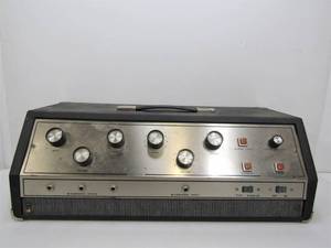 lot 26 image: Vintage 1960s Montgomery Ward VALCO Model 62-9056 Amplifier