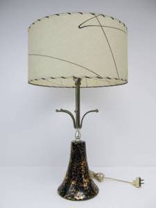 lot 274 image: Nice Mid Century Atomic Style Table Lamp wFiberglass Shade