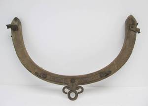 lot 278 image: Large Antique Curved Wood BracketYoke