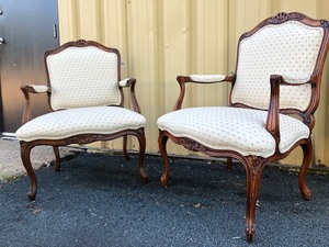lot 234 image: Excellent Pair of Vintage Upholstered Parlor Armchairs