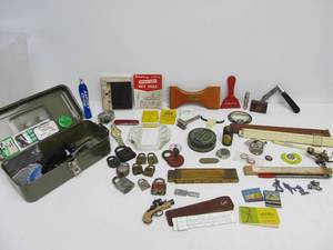 lot 289 image: Large Lot of Small Collectibles