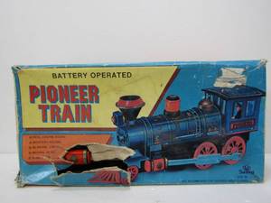 lot 264 image: Working Vintage Battery Operated Tin Litho PIONEER Train Engine Toy