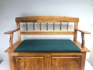 lot 285 image: Nice Solid Wood CONESTOGA Padded Bench wStorage