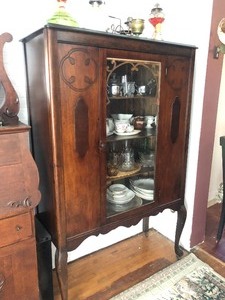 lot 314 image: Nice Antique Glass Front Hutch