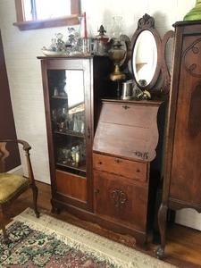 lot 315 image: Antique Quartersawn Oak Gentlemans Dresser