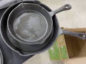 lot 172 image: 3 Cast Iron Skillets looks used...