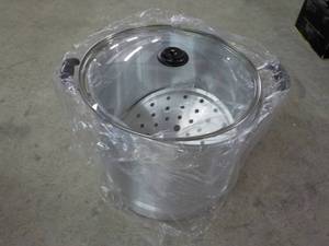 lot 175 image: Large Kettle Knob on Lid is broke...