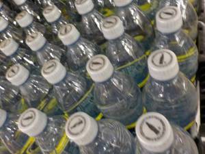 lot 210 image: Case of 24 Dasani Natural Lemon Fla...