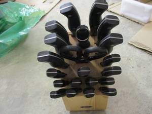 lot 121 image: Oster Rotating 21 piece Knife Set...