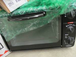 lot 122 image: Pallet of returned merchandise, som...