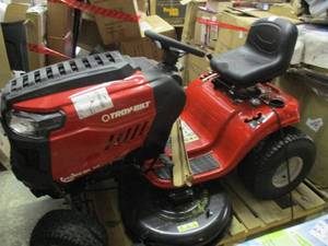 lot 1 image: Troy Bilt Auto Bronco  46x Lawnmowe...