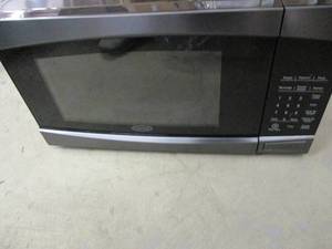 lot 134 image: Chefs Mark Microwave works but but...