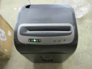 lot 147 image: Avgo Paper Shredder on wheels work...