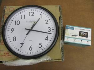lot 5 image: LA Crosse Clock Co 13.5 Thinline W...