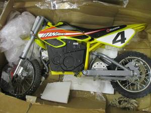 lot 62 image: Razor Dirt Rocket 36V Electric Dirt...