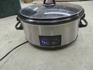 lot 91 image: Crock Pot powers on, may need a ne...