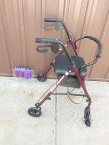 lot 7 image: Rolling walker. Nearly new. As shown.
