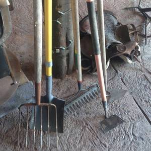 lot 68 image: Yard Tools