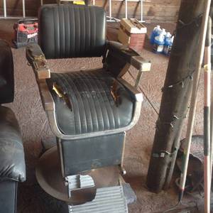 lot 69 image: Vintage Barber Chair