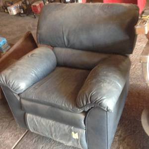 lot 70 image: Recliner