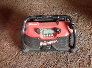 lot 8 image: Milwaukee Radio