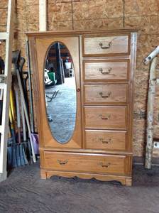 lot 15 image: Waredrobe Dresser