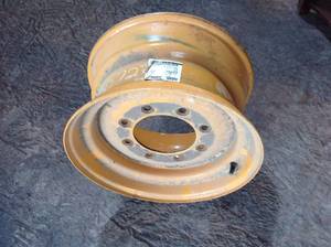 lot 19 image: Case IH Rim