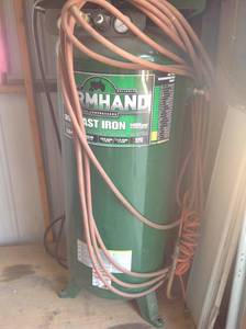 lot 26 image: Farmhand 60 Gallon Air Compressor
