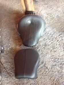 lot 28 image: Harley Davidson Softtail Seats
