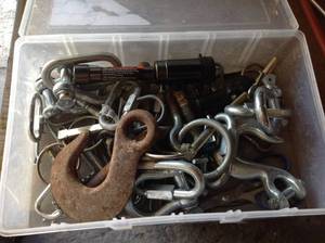 lot 38 image: Box of Chain Links & Pins