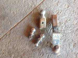 lot 48 image: Receiver Hitch & Trailer Balls