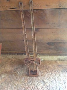 lot 60 image: Vintage Horn Cutter