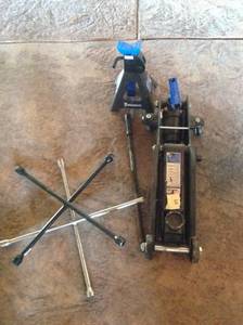 lot 114 image: Jack, Jack Stand & Lug Nut Wrenches