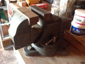 lot 130 image: Vise