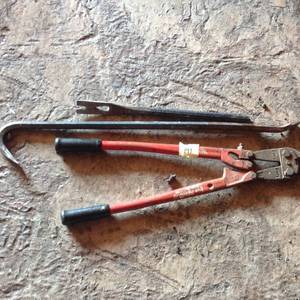 lot 141 image: Bolt Cutter & Pry Bars