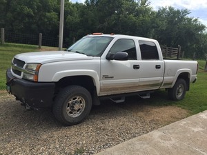 lot 165 image: 2004 Chevrolet Duramax LS with Boss V Plow