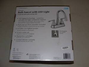 Homewerks Worldwide LED Aerator Chrome 2-handle 4-in Centerset WaterSense Bathroom Sink Faucet with Drain