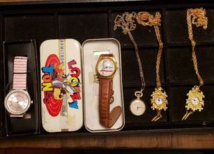 Armitron Looney Tunes Bugs Bunny Watch, Rose Quartz Watch, 3-Watch Pendants