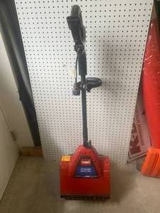lot 1 image: Toro Power Electric Snow Shovel