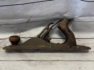 lot 22 image: Vintage Bailey 14 Wood Plane